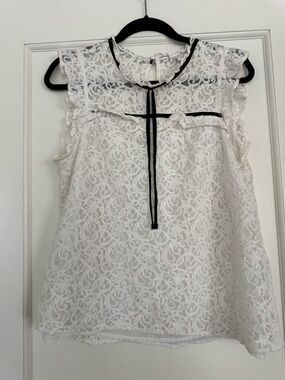 Soho New York & Company White Lace Sleeveless Top with Black Trim - size M